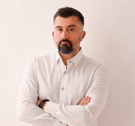 Łukasz Piątek ekspert od sprzedaży